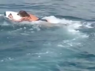 Elizabeth hurley - topless bikini strój kąpielowy 2017-18: brudne wideo 1a | xhamster