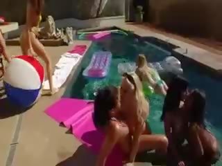 Glorious grupa analny zabawa przez the swimmingpool